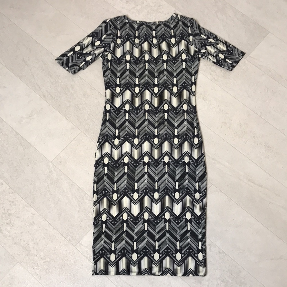 LulaRoe Dress Sz XXS Black Cream Julia Midi 00-0 - Picture 2 of 7